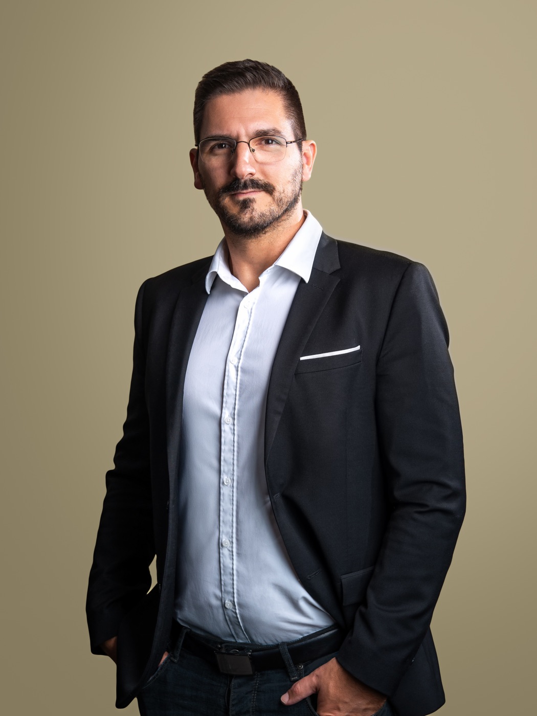 Luka Gubo, Direktor